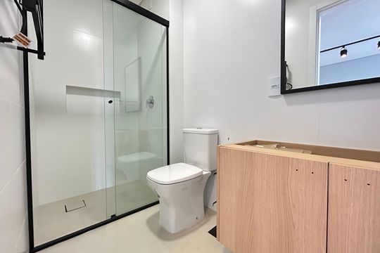 Banheiro da Suíte de apartamento para alugar com 1 quarto, 77m² em Lagoa da Conceição, Florianópolis