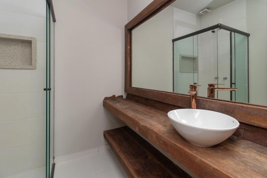 Banheiro do Quarto 1 de casa à venda com 2 quartos, 110m² em Ipanema, Porto Alegre