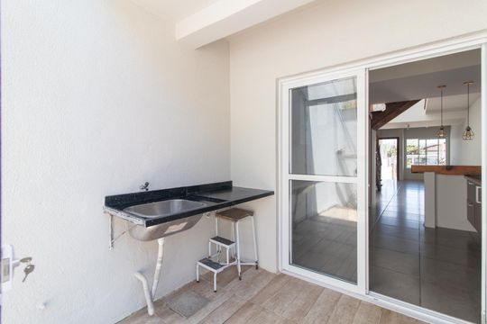 Quintal de casa à venda com 2 quartos, 110m² em Ipanema, Porto Alegre