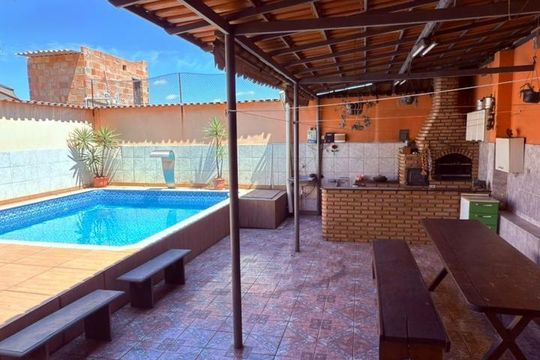 Casa à venda com 5 quartos, 260m² em Santa Maria, Belo Horizonte