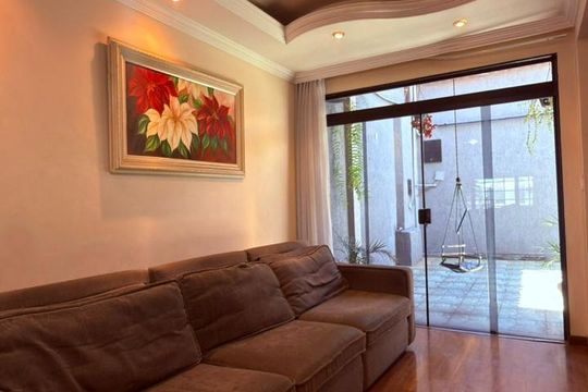 Casa à venda com 5 quartos, 260m² em Santa Maria, Belo Horizonte