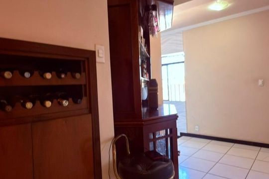 Casa à venda com 5 quartos, 260m² em Santa Maria, Belo Horizonte