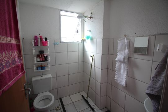 Banheiro de apartamento à venda com 2 quartos, 48m² em Diamante, Belo Horizonte