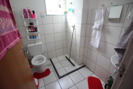 Banheiro de apartamento à venda com 2 quartos, 48m² em Diamante, Belo Horizonte