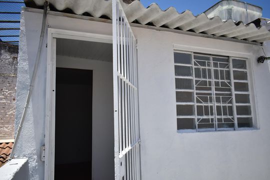 Entrada de casa para alugar com 1 quarto, 20m² em Vila do Bosque, São Paulo