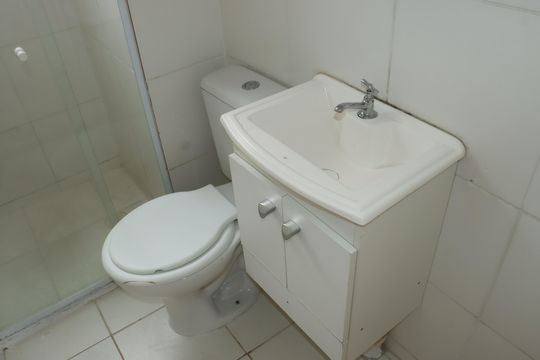 Banheiro Social de apartamento para alugar com 2 quartos, 50m² em Jardim Petrópolis, Cotia