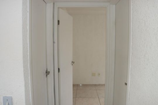 Corredor de apartamento para alugar com 2 quartos, 50m² em Jardim Petrópolis, Cotia