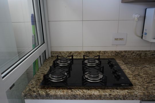 Cozinha de apartamento à venda com 2 quartos, 55m² em Vila Bertioga, São Paulo