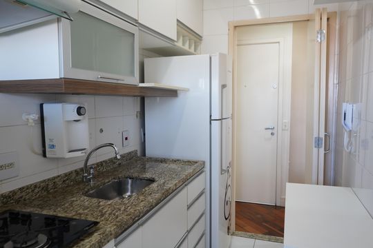 Cozinha de apartamento à venda com 2 quartos, 55m² em Vila Bertioga, São Paulo