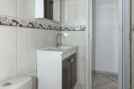 Banheiro de apartamento à venda com 1 quarto, 50m² em Jardim São Pedro, Porto Alegre