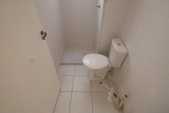 Banheiro de apartamento à venda com 2 quartos, 48m² em Estância Velha, Canoas
