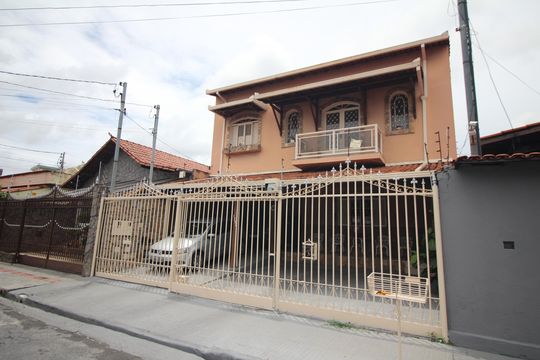 Fachada de casa à venda com 3 quartos, 280m² em Eldorado, Contagem