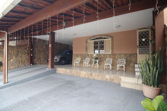Quintal de casa à venda com 3 quartos, 280m² em Eldorado, Contagem