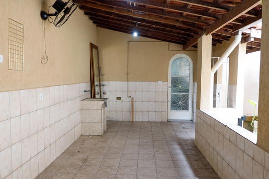 Área comum de casa à venda com 3 quartos, 180m² em São Pedro, Osasco