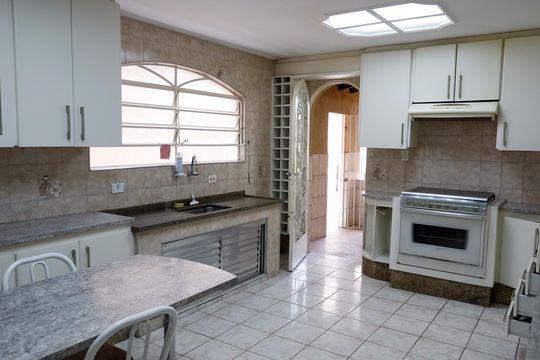 Cozinha de casa à venda com 3 quartos, 180m² em São Pedro, Osasco