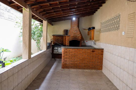 Área comum de casa à venda com 3 quartos, 180m² em São Pedro, Osasco