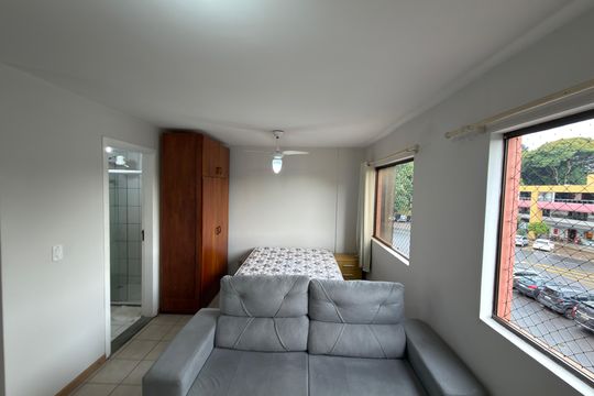 Sala e cozinha de apartamento para alugar com 1 quarto, 36m² em Eqn 412/413, Brasília