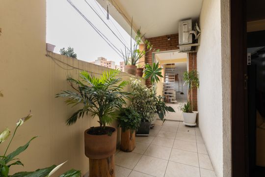 Corredor Lateral  de casa à venda com 4 quartos, 300m² em Vila Moraes, São Paulo