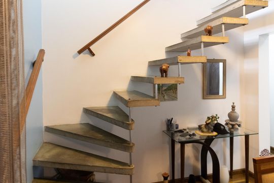 Escada de casa à venda com 4 quartos, 300m² em Vila Moraes, São Paulo