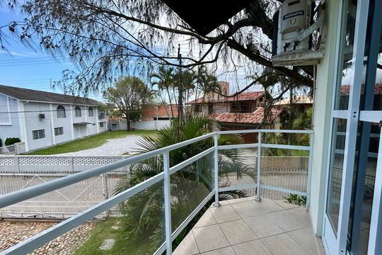 Varanda suíte  de apartamento para alugar com 1 quarto, 70m² em Campeche Leste, Florianópolis