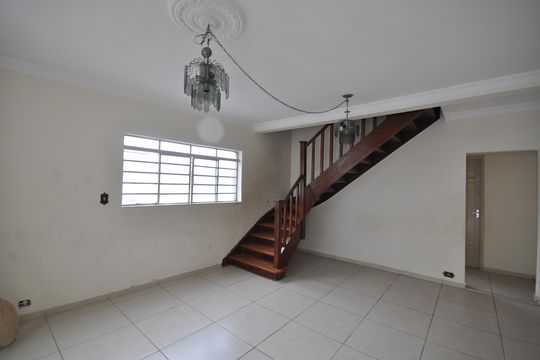 Casa para alugar com 2 quartos, 250m² em Vila Paiva, São Paulo