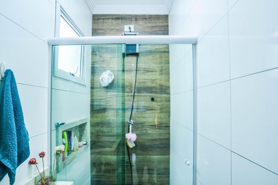 Banheiro de apartamento à venda com 2 quartos, 96m² em Vila Curuçá, Santo André