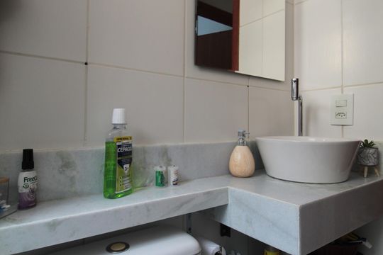 Banheiro de apartamento à venda com 2 quartos, 97m² em Frei Leopoldo, Belo Horizonte