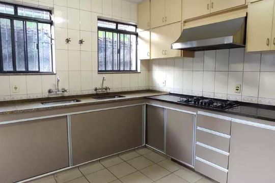 Casa à venda com 4 quartos, 330m² em Eldorado, Contagem