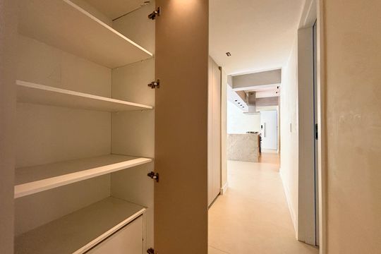 Sala - corredor - armários de apartamento à venda com 4 quartos, 156m² em Copacabana, Rio de Janeiro
