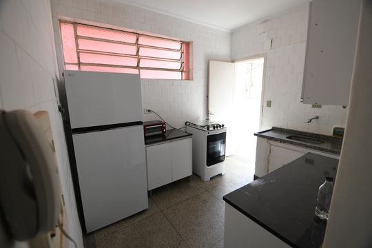 Cozinha de apartamento à venda com 2 quartos, 76m² em Centro, Campinas