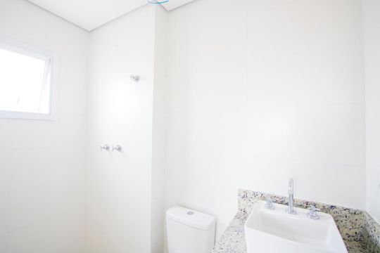 Banheiro do quarto 1 de apartamento à venda com 2 quartos, 69m² em Parque das Nações, Santo André