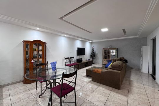 Sala de casa à venda com 3 quartos, 200m² em Vargem Grande, Rio de Janeiro