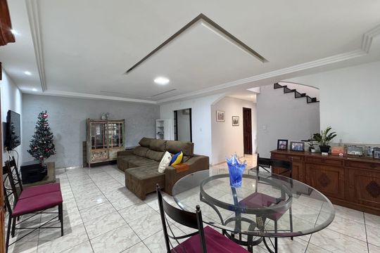 Sala de casa à venda com 3 quartos, 200m² em Vargem Grande, Rio de Janeiro