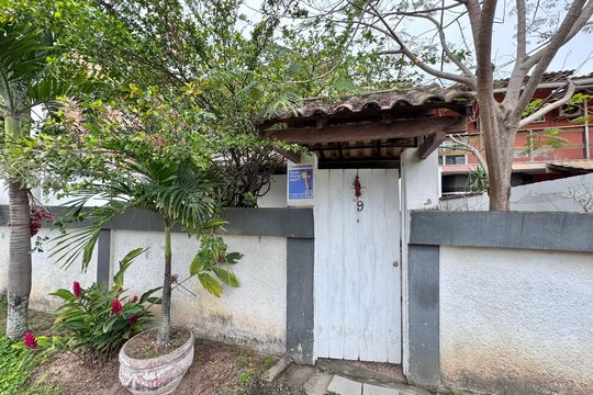 Plaquinha Quinto Andar de casa à venda com 3 quartos, 200m² em Vargem Grande, Rio de Janeiro