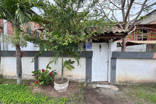 Fachada de casa à venda com 3 quartos, 200m² em Vargem Grande, Rio de Janeiro