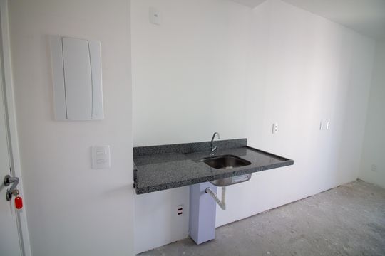 Cozinha de kitnet/studio à venda com 1 quarto, 24m² em Santo Amaro, São Paulo