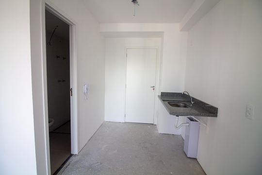 Cozinha de kitnet/studio à venda com 1 quarto, 24m² em Santo Amaro, São Paulo