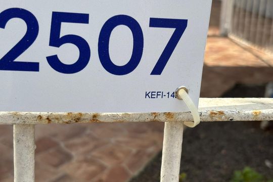 Plaquinha Instalada código KEFI-142 de apartamento à venda com 2 quartos, 64m² em Petrópolis, Porto Alegre