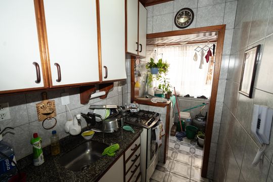 Cozinha de apartamento à venda com 2 quartos, 64m² em Petrópolis, Porto Alegre