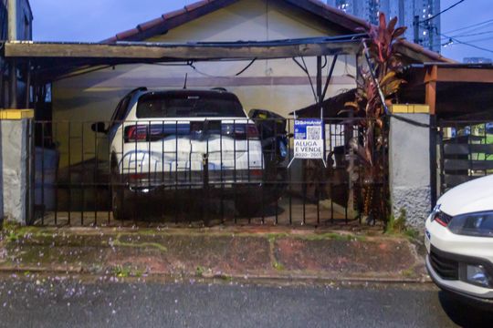 Fachada de casa à venda com 2 quartos, 70m² em Centro, Diadema
