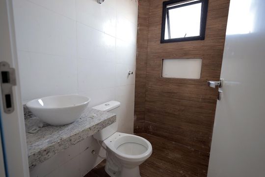 Banheiro Suíte de apartamento à venda com 2 quartos, 96m² em Parque Novo Oratório, Santo André