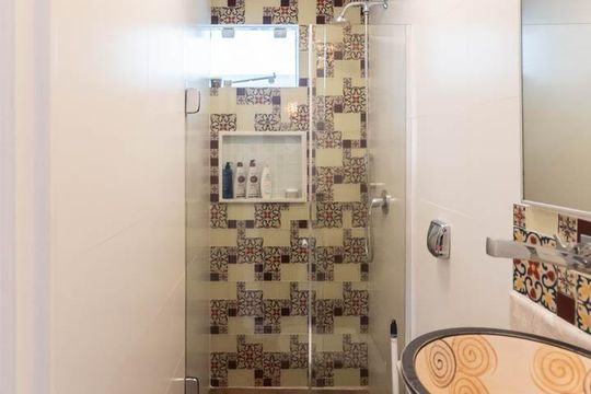 Banheiro Suíte de apartamento à venda com 2 quartos, 60m² em Tijuca, Rio de Janeiro