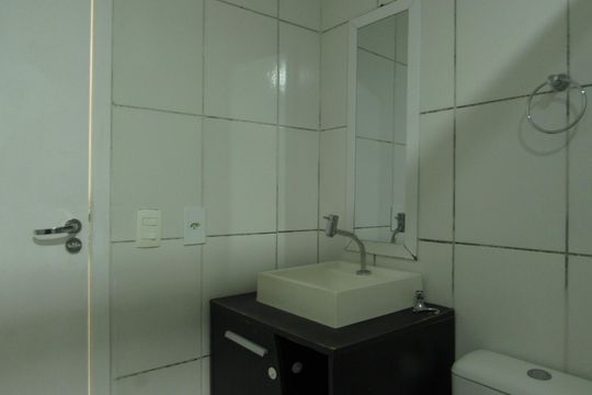 Banheiro de apartamento para alugar com 3 quartos, 50m² em Santa Maria, Osasco