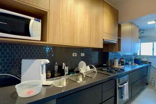 Cozinha de apartamento para alugar com 1 quarto, 60m² em Pinheiros, São Paulo