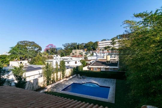 Casa à venda com 3 quartos, 656m² em Vila Tramontano, São Paulo