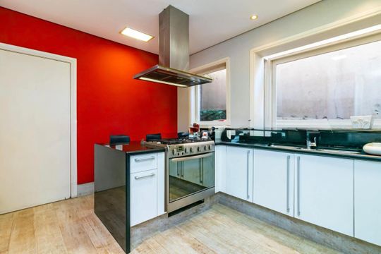 Casa à venda com 3 quartos, 656m² em Vila Tramontano, São Paulo