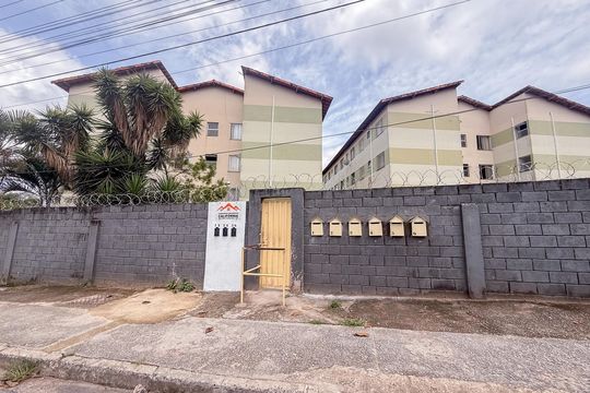 Fachada de apartamento à venda com 2 quartos, 44m² em Chácaras Califórnia, Contagem