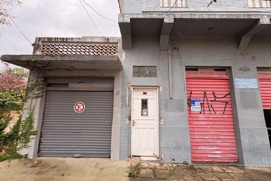 Fachada + plaquinha  de casa à venda com 4 quartos, 187m² em Parque Jaçatuba, Santo André