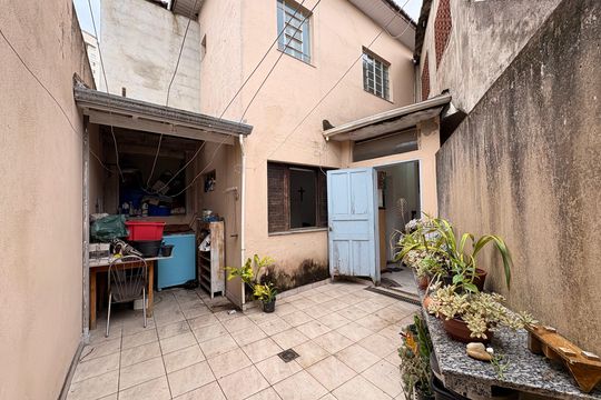 Lavanderia / quintal casa 1 de casa à venda com 4 quartos, 187m² em Parque Jaçatuba, Santo André