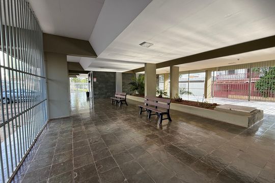 Pilotis de apartamento à venda com 2 quartos, 70m² em Qi 18, Brasília